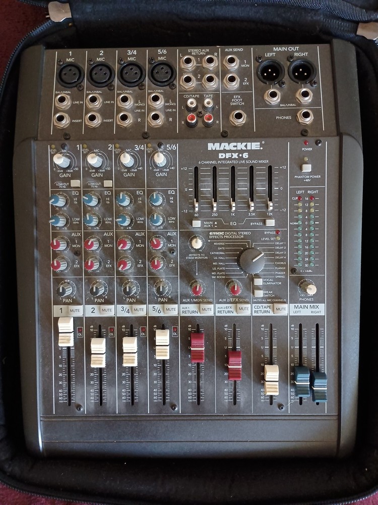 Mackie DFX-6 Compact Mixer With EFX 6×2 Compact Mixer With Carry Case