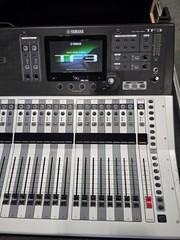 Yamaha TF3 Digital Mixer Console w/ Road Case 24ch TouchFlow Tested