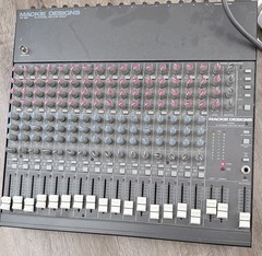 Mackie CR1604-VLZ 16-Channel MIC/LINE mixing board