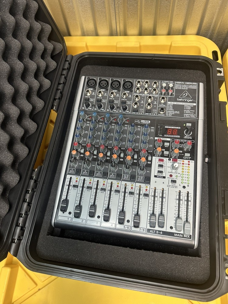 Behringer Xenyx X1204USB 12-Input Mixer USB Audio Interface With Hard Case