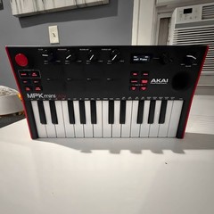 Akai Professional MPK mini play 25-Key Synth MIDI Keyboard Controller USB