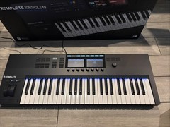 Native Instruments KOMPLETE Kontrol S49 MK2 Keyboard Controller BARELY USED