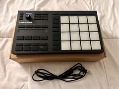 Native Instruments MASCHINE MK3 Sampler & Sequencer Black 16 Pads USB