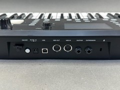 Akai Advance 61 Professional MIDI Keyboard Controller w/ 61 Semi-Weighted Keys