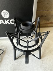 AKG P220 Condenser Microphone w/ Shockmount & Case Minty Condition!