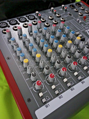Allen & Heath ZED-10FX Multipurpose Analog Mixer – Gator Bag INCLUDED