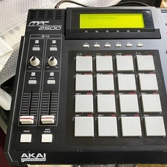 AKAI Professional MPC2500 Sampler Drum Machine 128MB DVD Drive OS 1.22 w/ Case