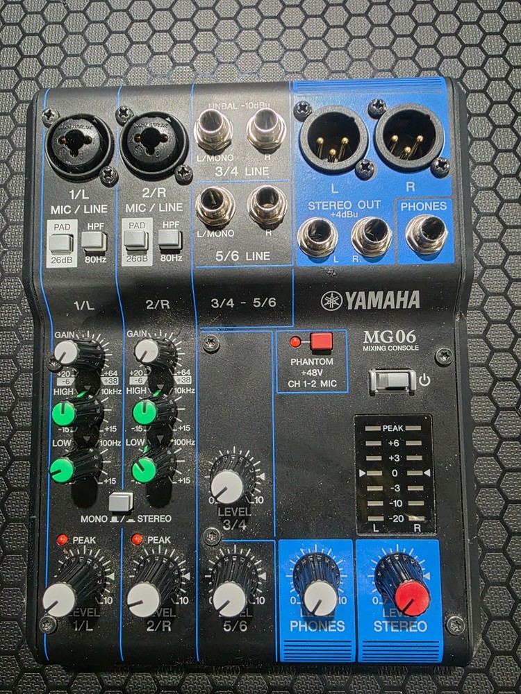 YAMAHA MG06 compact analog mixer