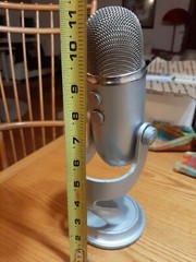 Blue Yeti Professional Multi-Pattern USB Condenser Microphone – Untested