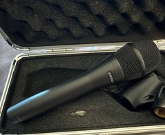 Shure KSM9 Black Handheld Wired XLR 3-Pin Condenser Microphone Dual Pattern