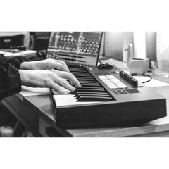 Novation Launchkey 37 MK4 MIDI Controller + Mackie CR8BT Monitors + CR8SBT Sub