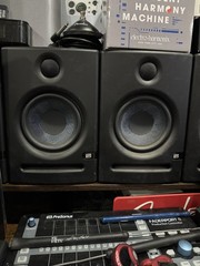 8 PreSonus Eris E5 2-Way 5-Inch Active Studio Monitors