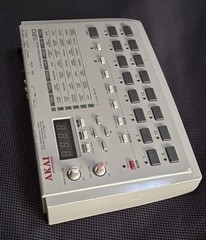 Akai S20 16-Bit Stereo Phrase Sampler Pad Triggers Loop Resample