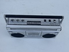 ION AUDIO BOOMBOX DELUXE RETRO AM/FM RADIO BLUETOOTH CASSETTE PLAYER iSP1128
