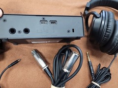 Steinberg UR22 MKII Recording Pack. ST-M01 Mic, ST-H01 Headphones IXO 22