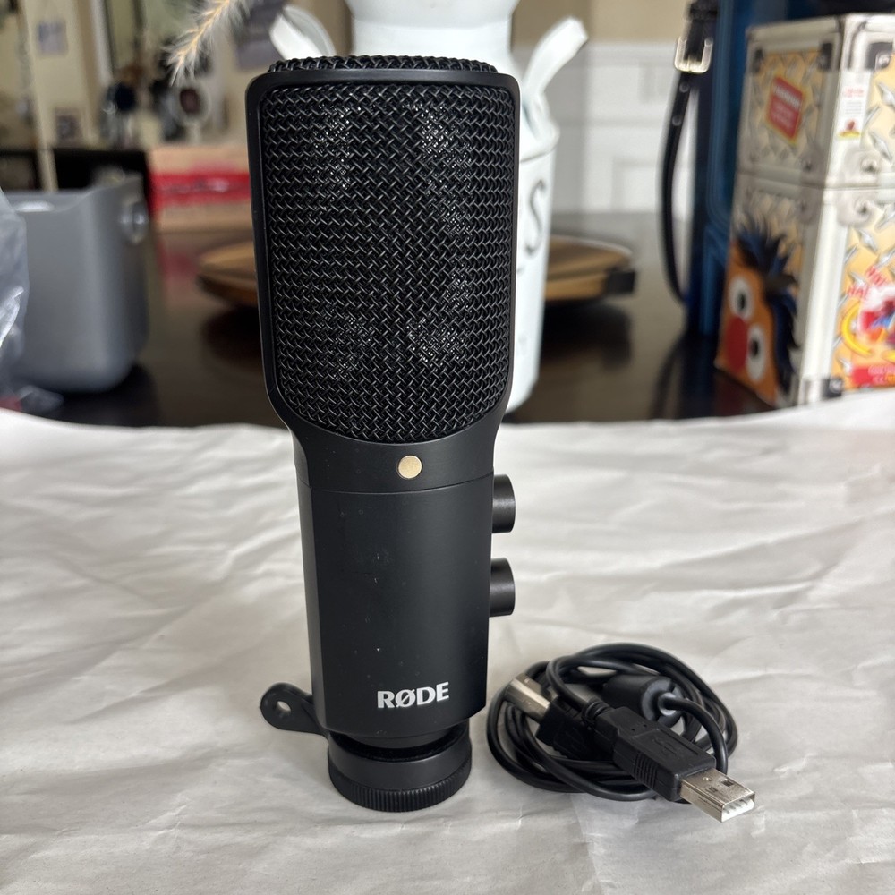 Rode NT-USB Wired Versatile Studio-Quality USB Microphone Podcast Voiceover Mic
