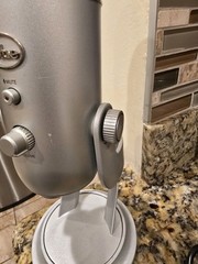 Blue Yeti Professional Multi-Pattern USB Condenser Microphone Sliver NOT TESTED