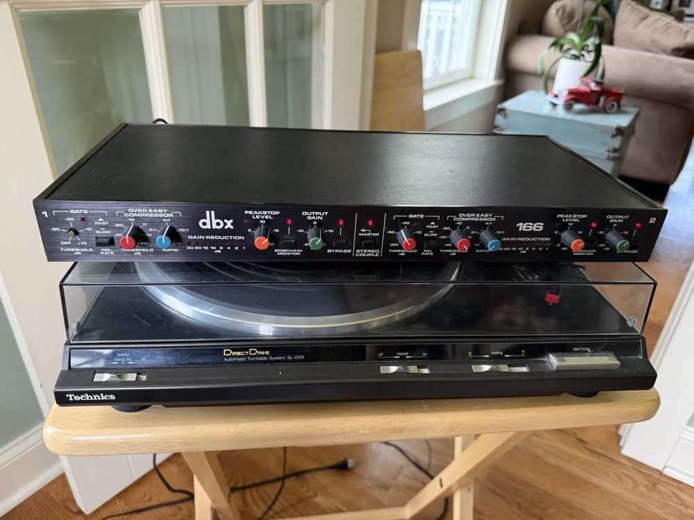 DBX 166 Over Easy Compressor with Gate and Peakstop Gain Reduction