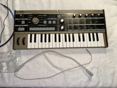 Korg microKORG 37-Key Synthesizer Vocoder w/ Gooseneck Microphone Effects