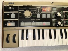 Korg microKORG 37-Key Synthesizer Vocoder w/ Gooseneck Microphone Effects
