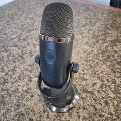Blue Yeti Professional Multi-Pattern USB Condenser Microphone Black