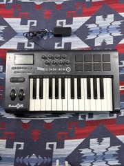 M-Audio AXIOM 25 Key Semi Weighted USB MIDI Keyboard Controller ***Flaw