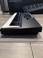 Native Instruments KOMPLETE Kontrol S49 MK2 Keyboard Controller BARELY USED