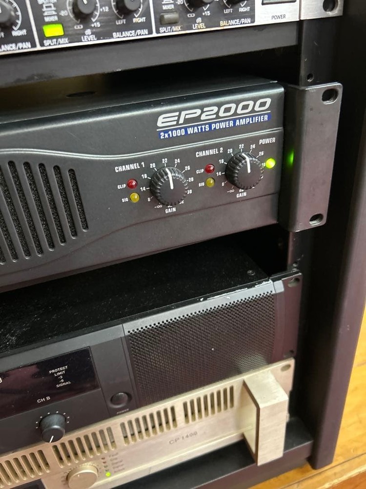 Behringer EUROPOWER EP2000 power amplifier