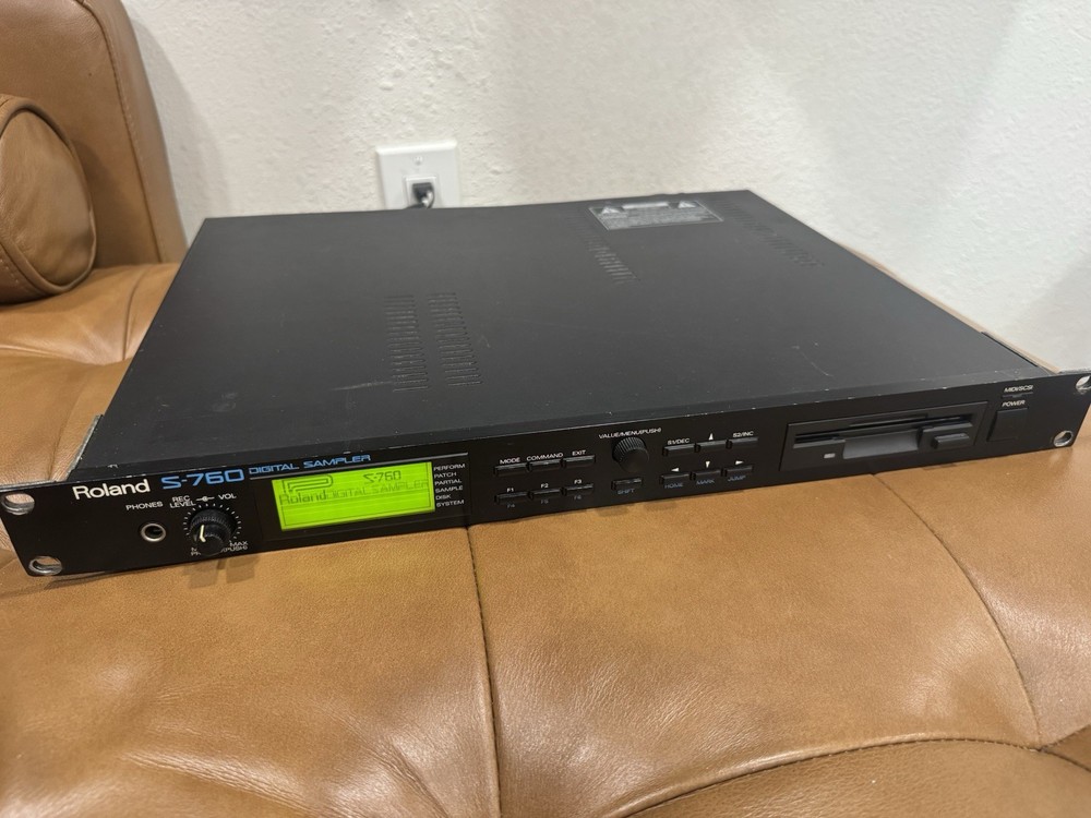 VINTAGE ROLAND MODEL S-760 DIGITAL SAMPLER