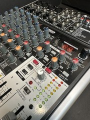 Behringer Xenyx X1204USB 12-Input Mixer USB Audio Interface With Hard Case
