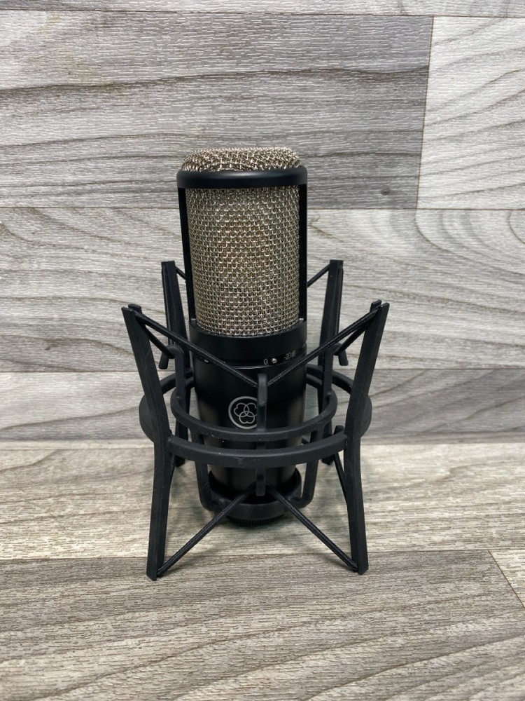 AKG P220 Microphone W/Case+Stand (A1D025956)
