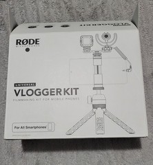 RØDE Universal Vlogger Complete Cellphone Filmmaking Kit w/ Mic, Light, Tripod
