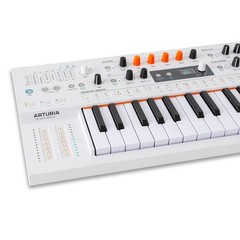 Arturia MiniFreak Vocoder 37-key Hybrid Synthesizer – White (Open Box)