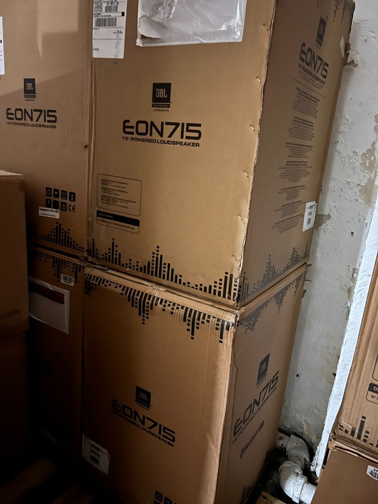 pair JBL EON715 1300W 15-inch Powered PA/DJ Speaker in box //ARMENS