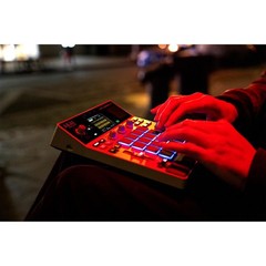 Akai Professional MPC Sample Sampler, Sequencer & Effects Processor w Case