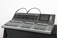 Allen & Heath iLive-T112 Mixing Surface with iDR-48 Fixed Format MixRack CG012MN