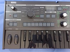 KORG microKORG-BKBK Synthesizer Vocoder 37-Key Analog Modeling w/ Case & Box