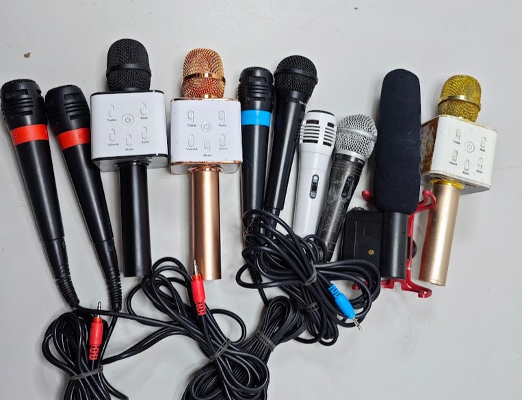 Lot of 10 Mixed Microphones – Untested, Various Models & Colors