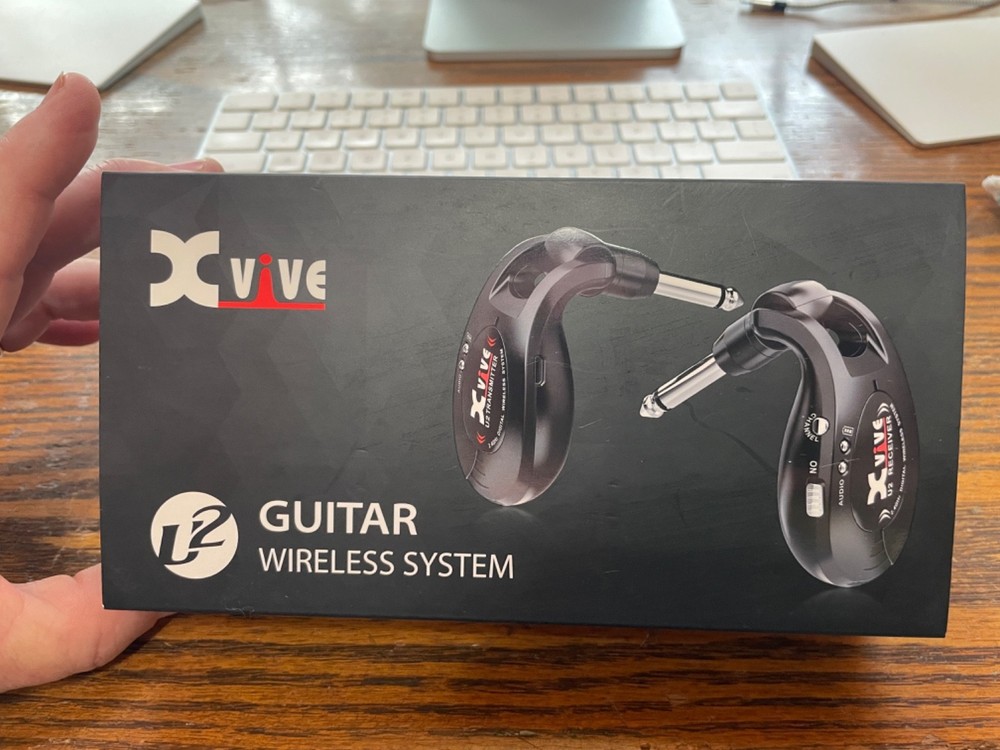 XVIVE U2 Guitar Wireless System with Transmitter and Receiver – Black