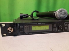 Shure UR4D-UA Wireless Receiver Kit 782-806 MHz w/ U1-UA Bodypack, (2) Antenna