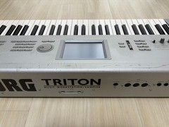 Korg Triton 61-Key Keyboard Synthesizer Sampler with Power Cable Used from Japan