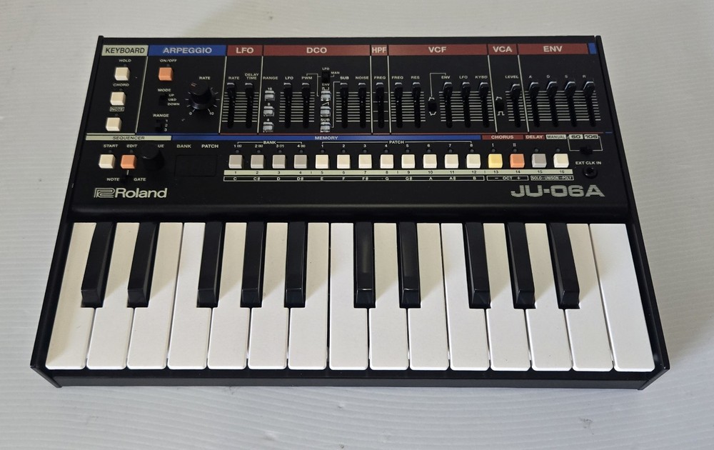 Roland Boutique JU-06A Synthesizer and K-25m Keyboard