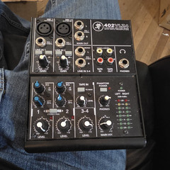 Mackie 402VLZ4 4-Channel Mixer Onyx Preamps 48V 2-Band EQ With Mic