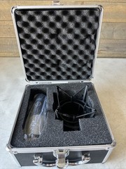 AKG P220 Condenser Microphone w/ Shockmount & Case Minty Condition!