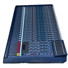 Soundtracs Solo Midi 24:8:2 w/Blue Dog Power Supply – 24 channel mixer / console