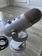 Pre- Owned Blue YETI USB Microphone – Silver Edition