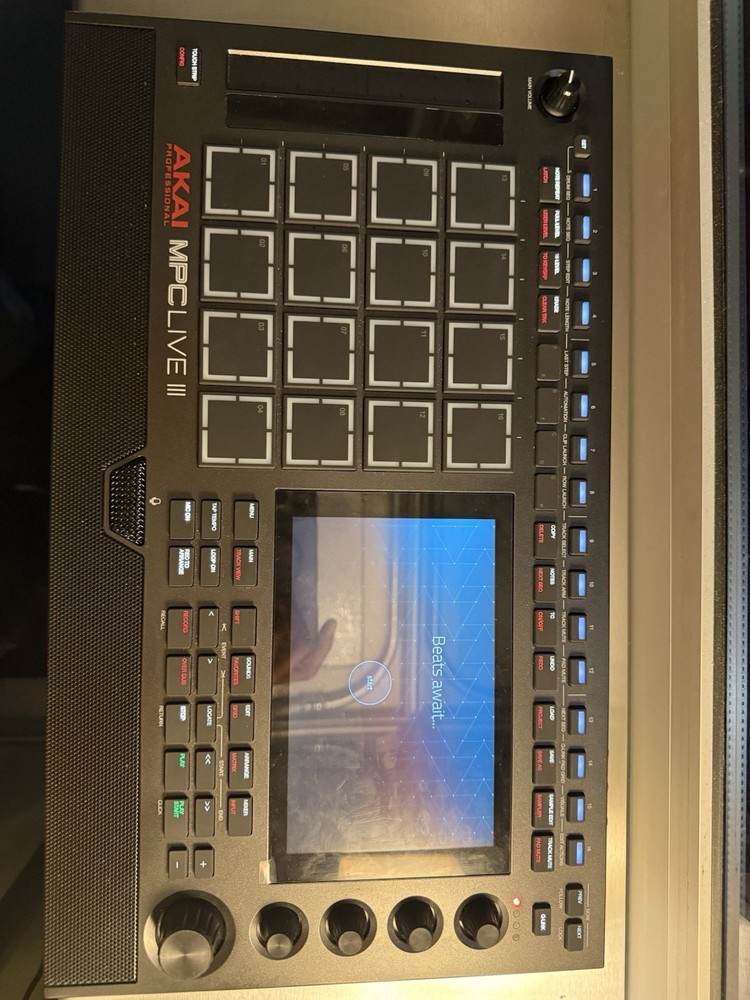 Akai Professional MPC Live 3 Standalone Sampler Sampler