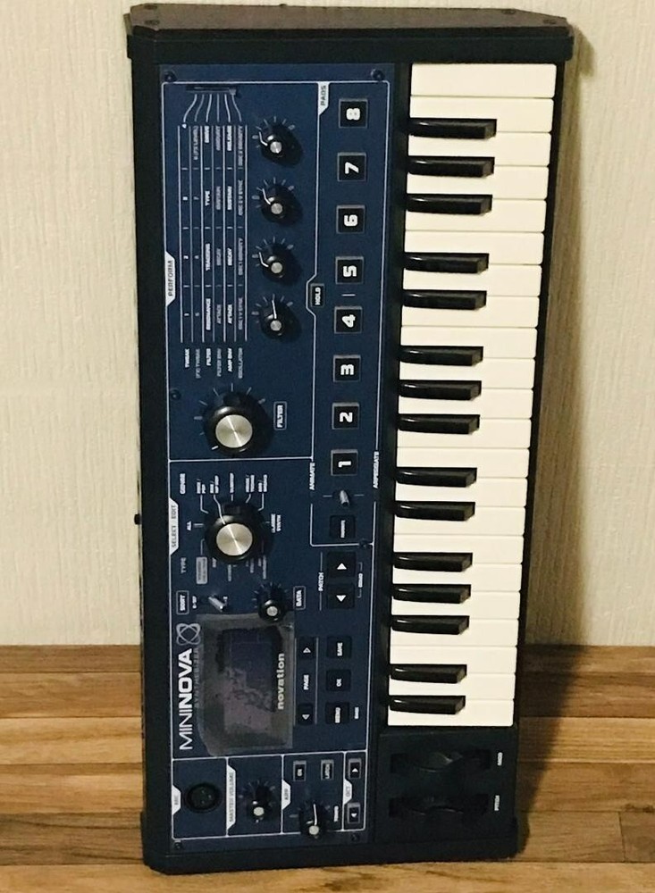 Novation MiniNova