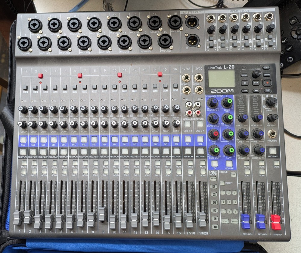 Zoom L-20 20-Channel Digital Mixer (includes case and bluetooth adapterr!!)