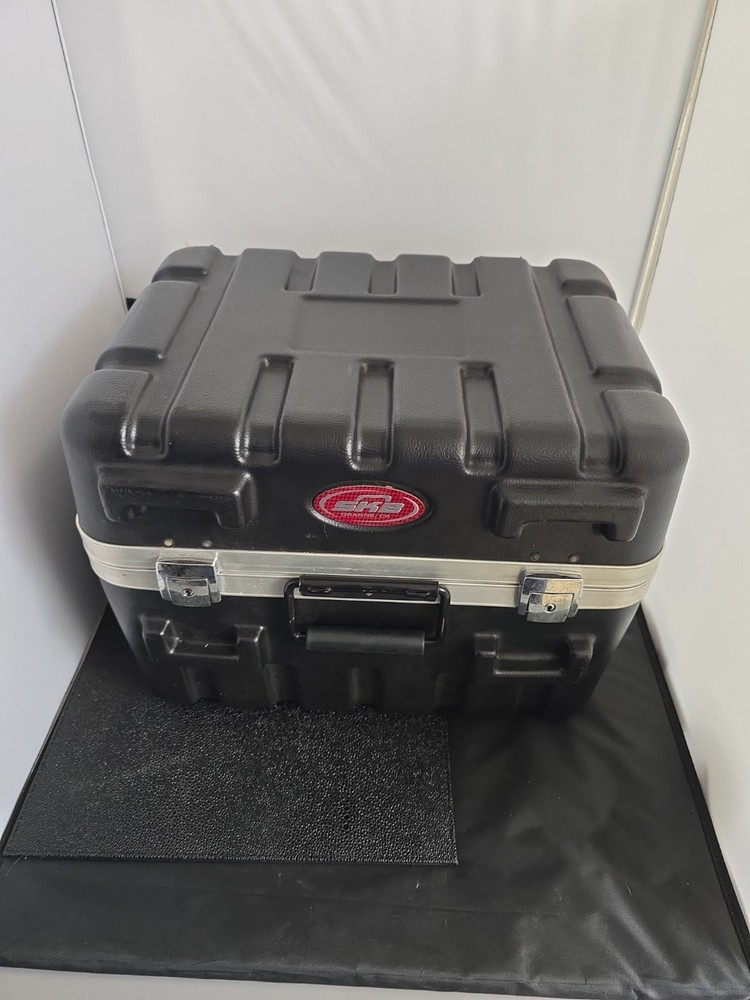 SKB 12 Microphone Case With Storage